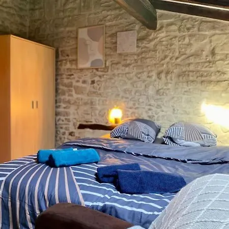 Magnifique Appart Avec Sa Cinema En Coeur De Unique * Nîmes